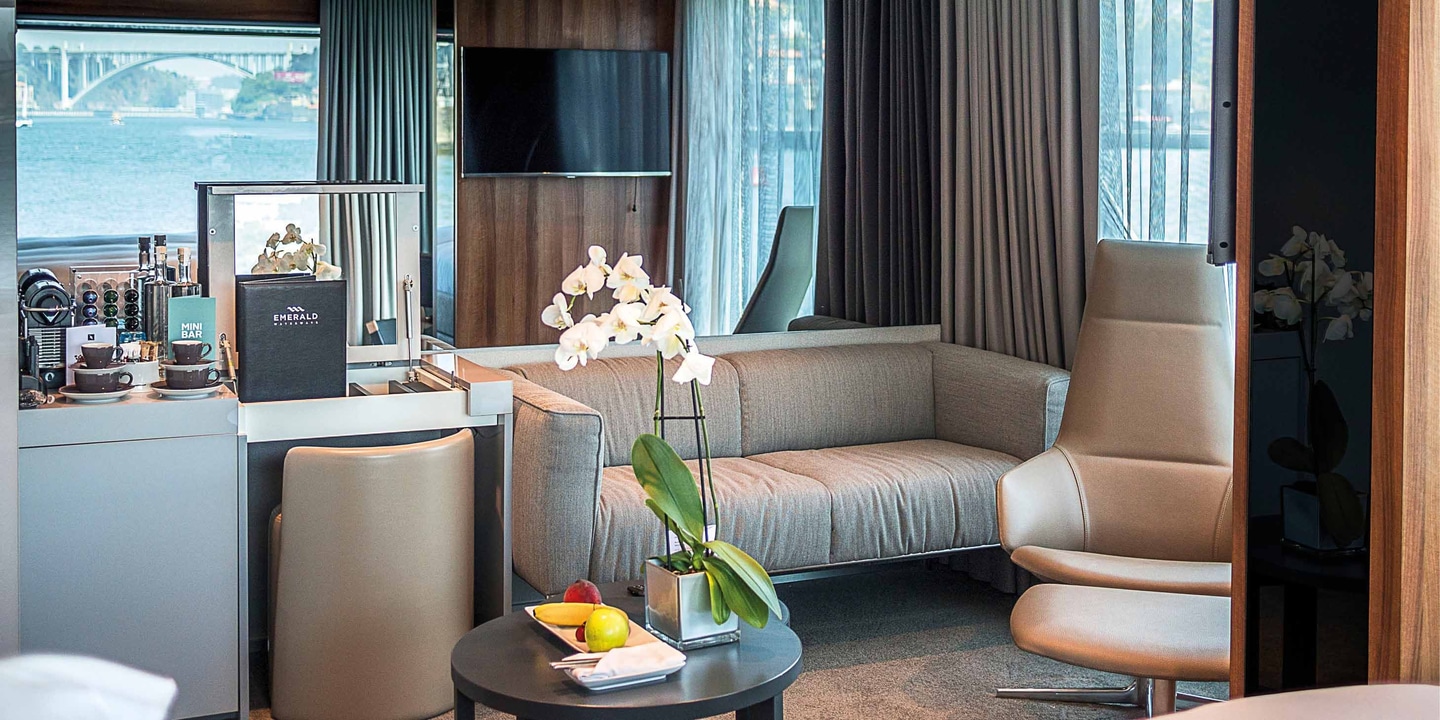 Emerald Radiance Riverview Suite