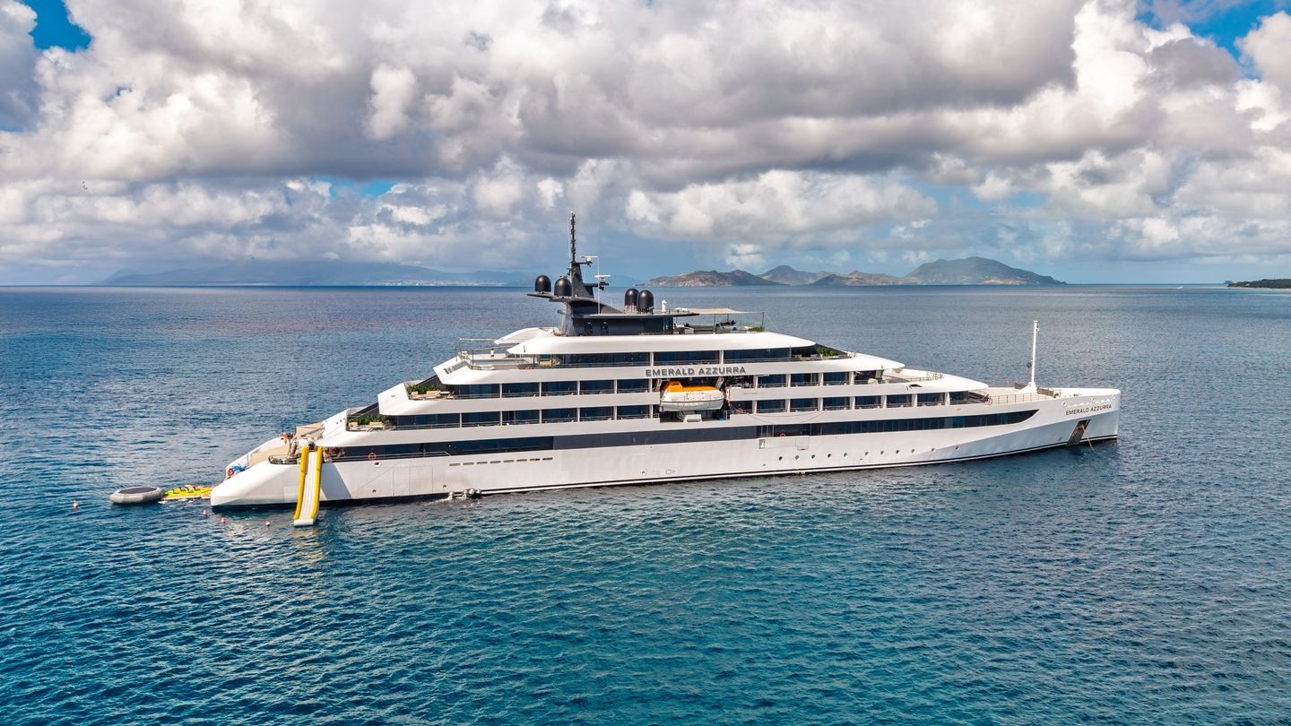 Emeral Azzurra Marina, Caribbean